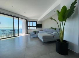 Sea La Vie #2 - Luxury Seaview apartment，位于帕福斯萨兰达科隆斯城堡附近的酒店