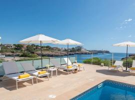 Villa Sa Caleta frente al mar con spa extra，位于克罗姆港的木屋