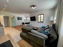 4YOUnic Glonn1 * Boxspring * Jacuzzi * Netflix*65“