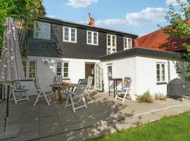 4 Bedroom Stunning Home In Samsø，位于Brundby的酒店