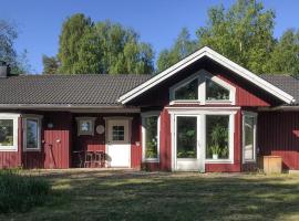 Stunning Home In lvdalen With Sauna，位于艾尔夫达伦的度假屋