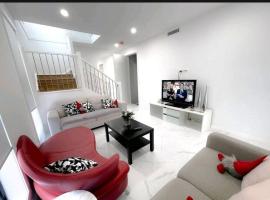 Luxury New 5 Bedroom 3 Bathroom+ Study/ Back Yd，位于Schofields的酒店