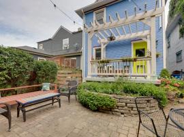 Charming Dayton Home Walk to River and Downtown!，位于代顿的酒店