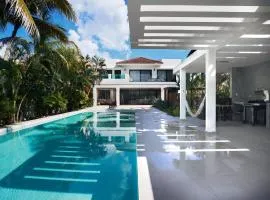 Villa de Lujo en Puerto Aventuras: Tu Refugio Privado en el Paraíso