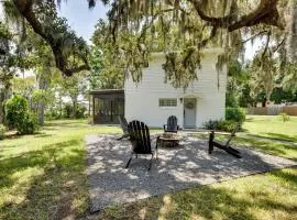 Cozy Lakefront Clermont Retreat with Fire Pit!