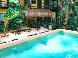 Terasu Riviera Maya Hotel & Spa, en Xcaret，位于普拉亚卡门秘密河附近的酒店