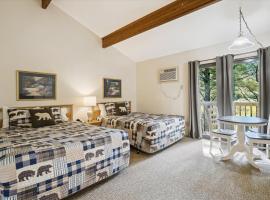 Cedarbrook Deluxe Two Bedroom Suite with outdoor heated pool 20304，位于基灵顿的酒店