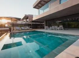 Beautiful villa with private pool near sea