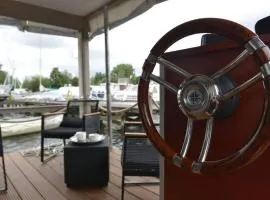 Hausboot NautikHus auf der Havel