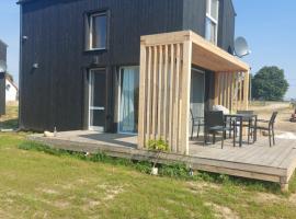 Dom Mazury w Ilawie czerwony i zielony，位于Szwarcenowo的酒店