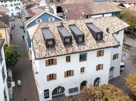 Schmitte am Sonnenwirtsplatz - modern apartments in Eppan, South Tyrol - perfect starting point for hikes and bike tours - ideal accommodation for your vacation in South Tyrol，位于阿皮亚诺苏拉斯特拉达的公寓