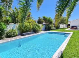 Superbe villa avec piscine chauffée, boulodrome et parking
