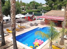 Elche ideal familias wifi aire piscina barbacoa，位于埃尔切的酒店