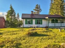 Lovely Home In Hnefoss With House A Panoramic View，位于赫讷福斯的乡村别墅