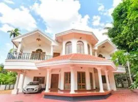 Palatial villa in Kottayam town with 6 bedrooms