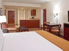 Holiday Inn Express Hotel & Suites Ohio State University- OSU Medical Center by IHG，位于哥伦布的带泳池的酒店