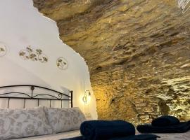 Casa Cueva Sol y Luna Setenil，位于塞特尼尔的酒店