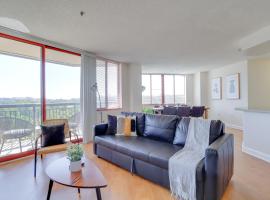 Gorgeous Apt with Rooftop City View @Pentagon City，位于阿林顿的酒店