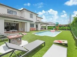 Experience Miami's Bongo's House Private Pool and Game Room Luxury Rental L54