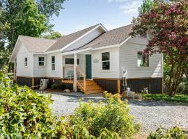 Creektown Cottages The Dogwood，位于草谷的酒店