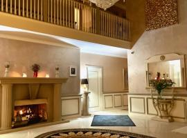 FINN VILLAGE - Loch Lomond Villa B&B with an Indoor Jacuzzi Whirlpool BathTub，位于格拉斯哥的酒店