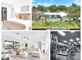 Traveler's Dream Waterfront Heated Pool Home Gym，位于帕诺滩的酒店