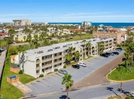 2 Bed 2 Bath Condo by Beach with Resort Pool