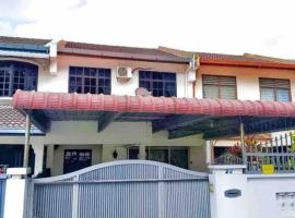 Muslim Guest House near USM Spice Arena Gelugor Georgetown，位于牛汝莪的别墅