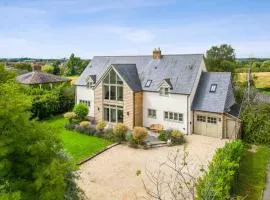 Elmcroft, Large House with Shepherds Hut