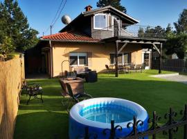 Liget Apartman Fonyódliget - Balaton lake view 30 m from Beach.，位于福纽德的酒店