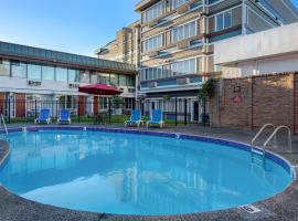 Days Inn by Wyndham Victoria Airport Sidney，位于悉尼的酒店
