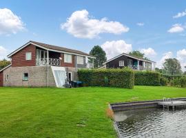 Awesome Home In Vlagtwedde With Indoor Swimming Pool，位于Vlagtwedde的乡村别墅