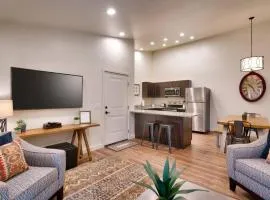 2i Top Floor Moab RedCliff Condo, Pool & Hot Tub