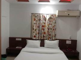 Hotel Rajdhani，位于Hālol的酒店