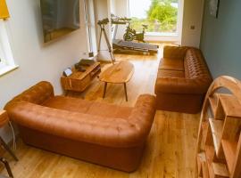 Luxury Cottage With Stunning Views Near Fairy Pools!，位于卡博斯特的乡村别墅