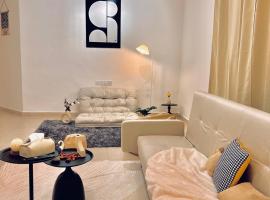 HeySnowy 8-15pax #FreeNetflix #Gated & Guarded #Water Dispenser #4 Bedrooms，位于居銮的民宿