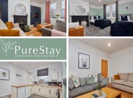 Stunning Four Bedroom House By PureStay Short Lets & Serviced Accommodation Bradford With Parking，位于布雷得佛的酒店