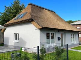 Modernes Ferienhaus im Eidertal，位于Delve的酒店