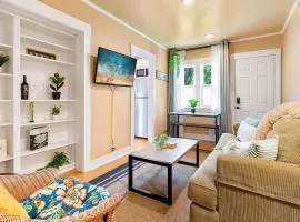 Cozy Oceanside Retreat-Walk to Beach!