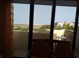 Terraced house with stunning view close to Mdina，位于拉巴特的别墅