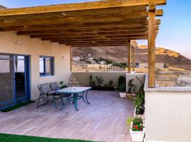 Magnificent dead-sea view，位于Ovnat的带停车场的酒店