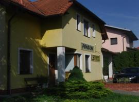 假日花旅馆，位于Křelov的酒店