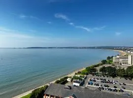 Stunning Ocean & City View APT