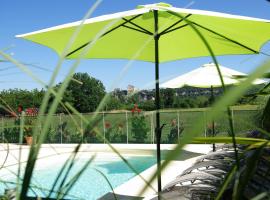 Great house- swimmingpool and jacuzzi -10km from Sarlat La Caneda，位于韦扎克的酒店