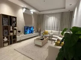Three Bedroom furnished apartment in north Riyadh - شقه 3 غرف مميزه ومتكامله في شمال الرياض مع مرافق فريده