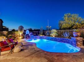 Gorgeous Resort Home -Right off the back nine!，位于洞溪的酒店