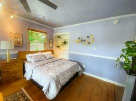 Sweet Home with Ample Parking Only 2mins to Freeway