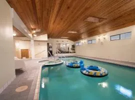 Westside Pool Home-8 min to Downtown, Yard Parking
