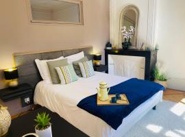 Maison Gabriel - Logement charmant au cœur de la Cité Médiévale - T3 75m2，位于阿尔贝维尔的酒店