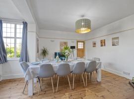 Large family house in Worthing - 5 mins from beach，位于沃辛的度假屋